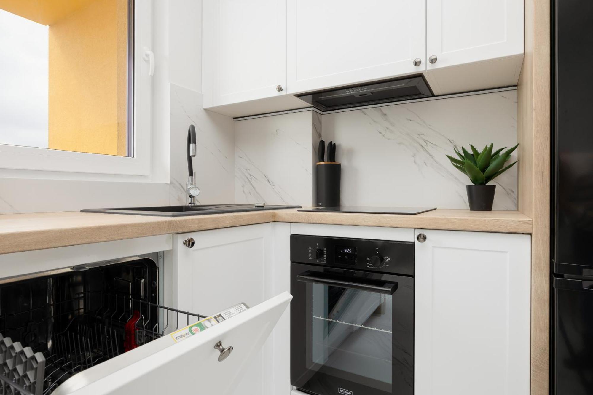 Apartment Stylish With Parking By Renters Warsaw